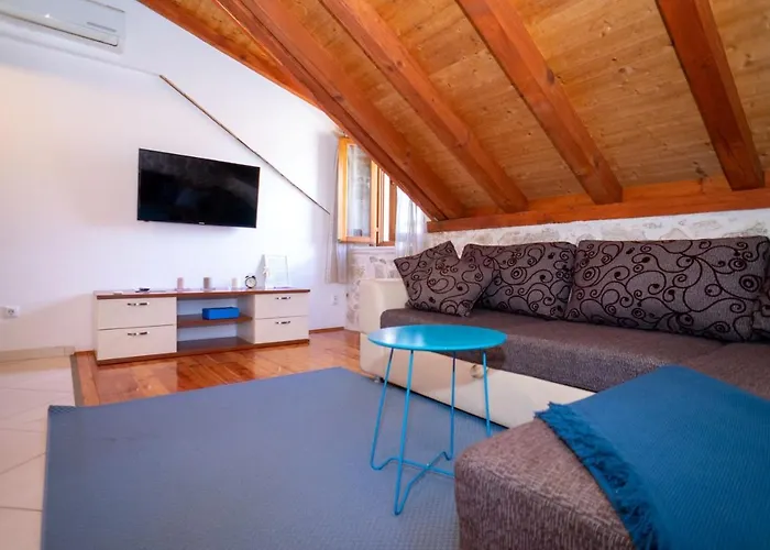 Stone House Marino بيت للعطل