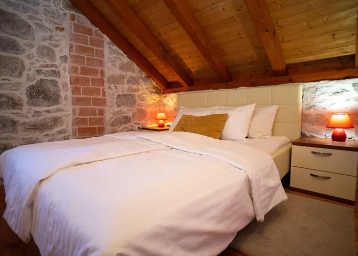 Stone House Marino بيت للعطل