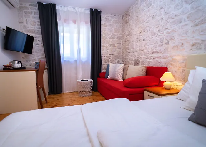 Stone House Marino 特罗吉尔