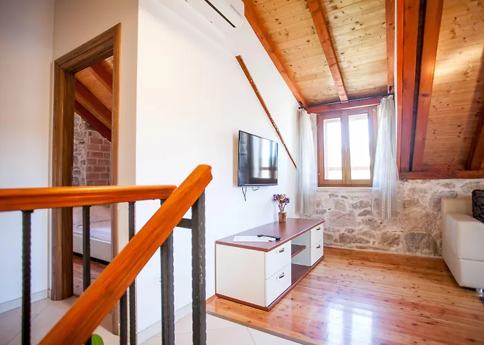 Stone House Marino 度假居 *