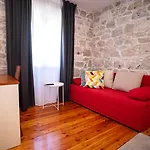 Stone House Marino בית נופש *
