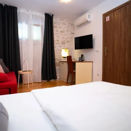 Stone House Marino 度假居 特罗吉尔