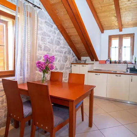 度假居 Stone House Marino
