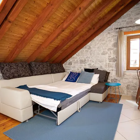 Stone House Marino 度假居 特罗吉尔